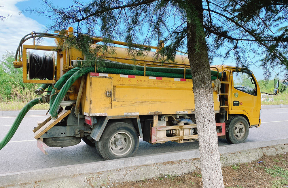 果场清洗抽粪车