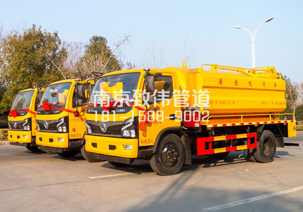 果场多利卡吸污车